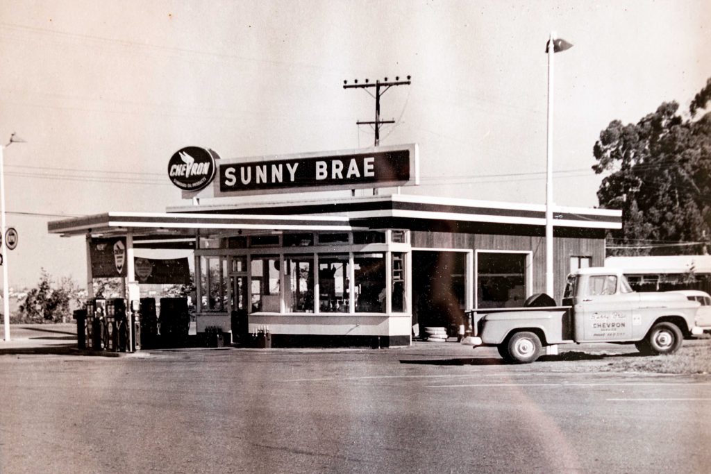 Sunny Brae Chevron shot in black and white, the previous store where Coffee Break is today.